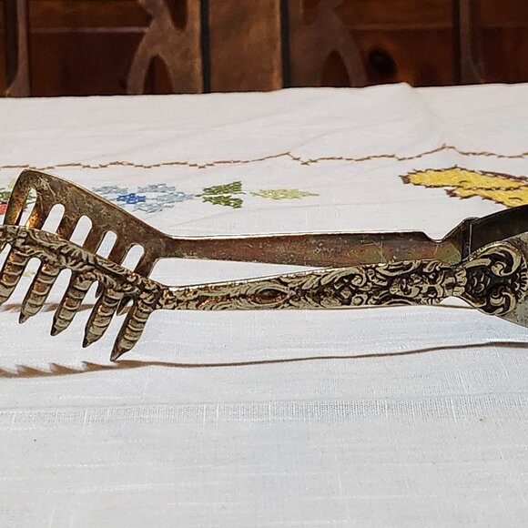 Vintage Silverplated Ice Tongs Sugar Cube Tongs Scrollwork & 6 Claw Bird Feet 7' - Picture 6 of 16